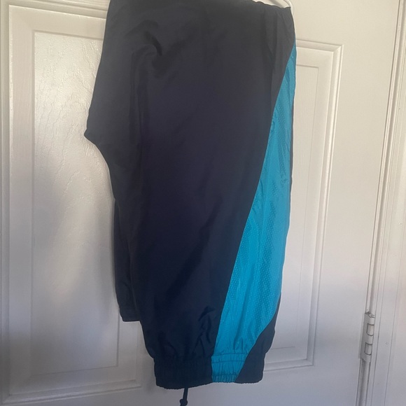 PUMA Men’s warm up suit- Men’s size Large - Picture 2 of 2